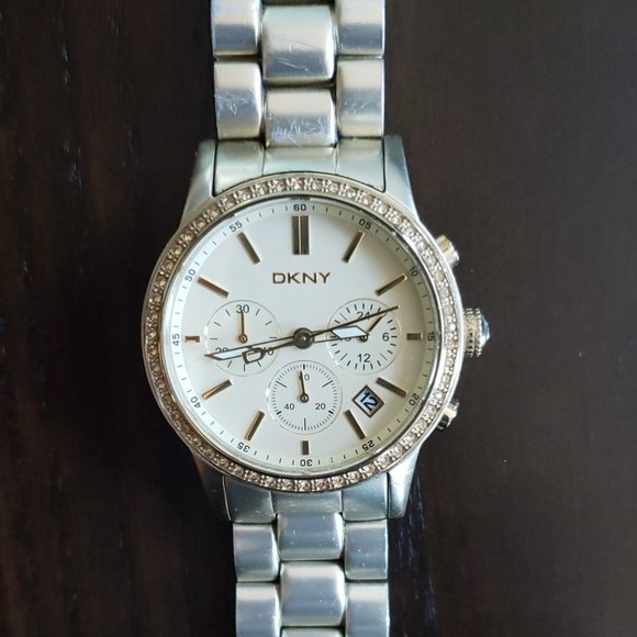 DKNY WATCH - Picture 1 of 1